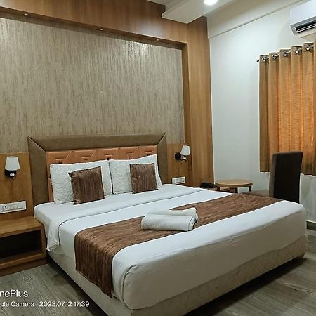 Hotel Aerocity Golden Close To New Delhi Airport 외부 사진