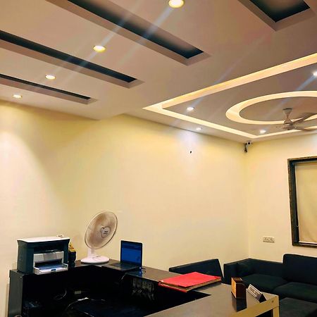 Hotel Aerocity Golden Close To New Delhi Airport 외부 사진