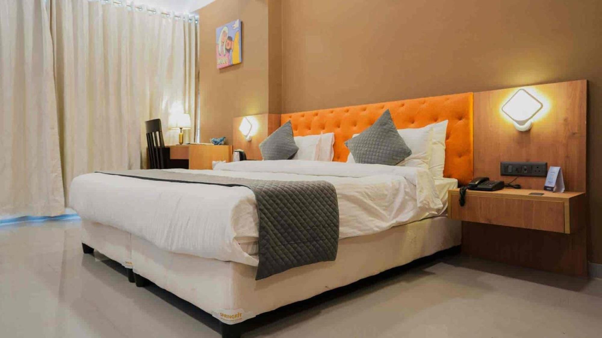 Hotel Aerocity Golden Close To New Delhi Airport 외부 사진