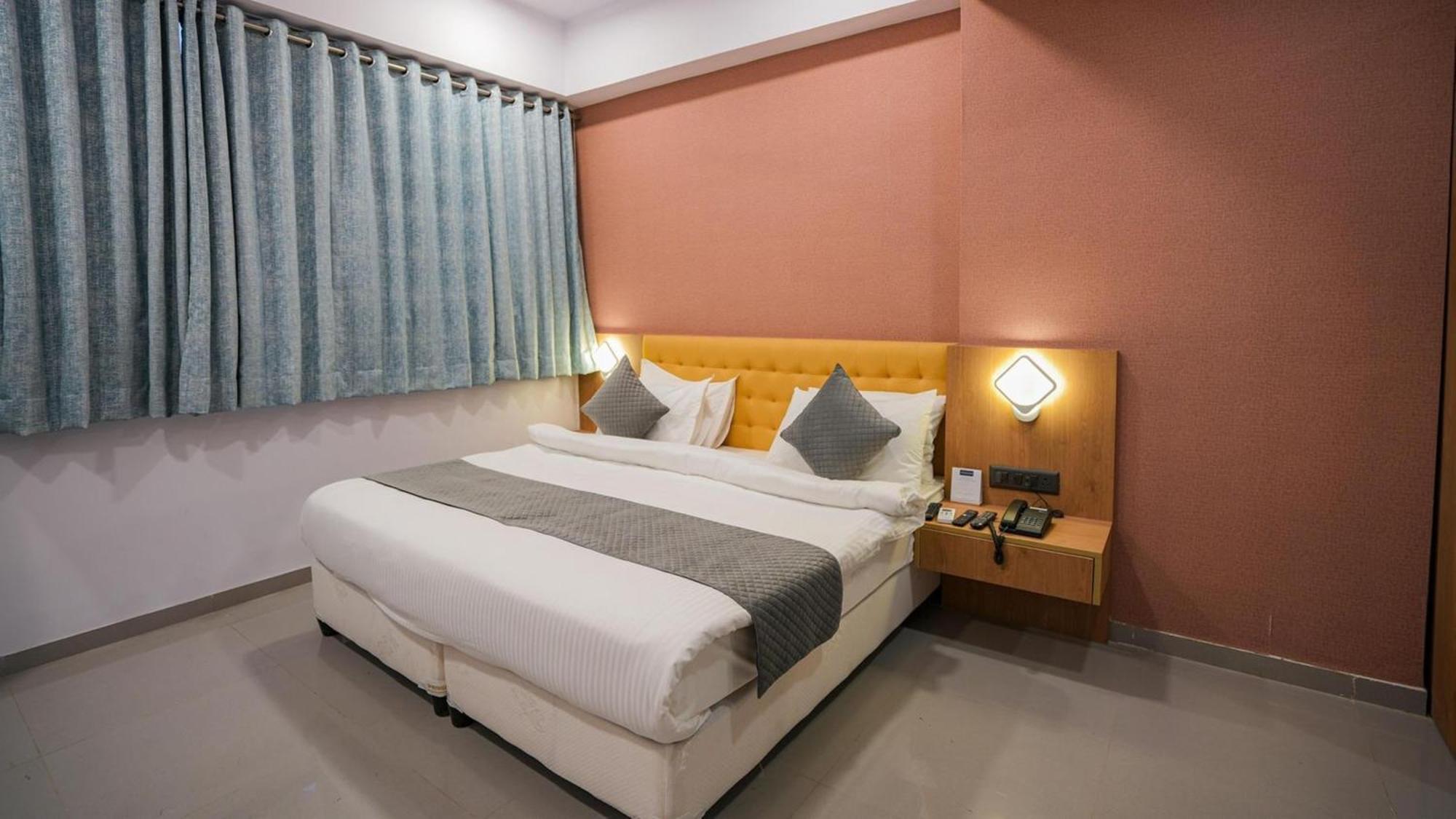 Hotel Aerocity Golden Close To New Delhi Airport 외부 사진