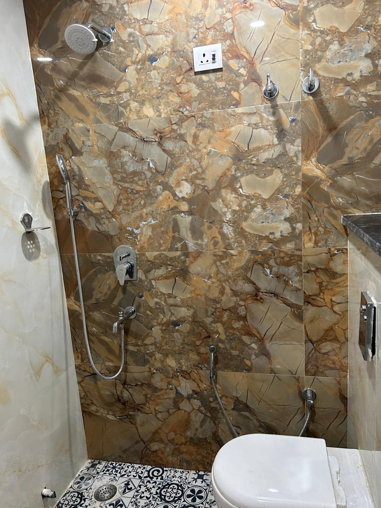 Hotel Aerocity Golden Close To New Delhi Airport 외부 사진