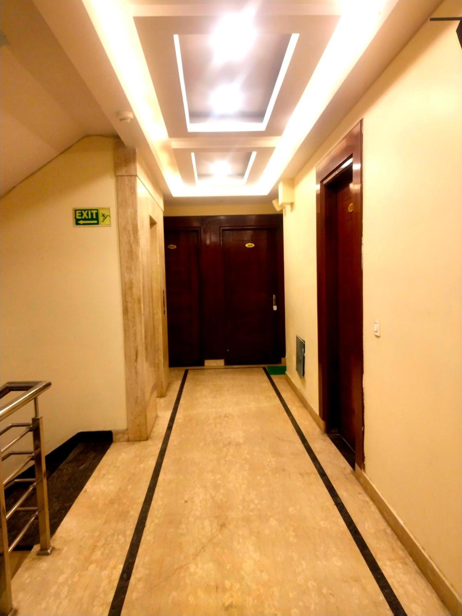Hotel Aerocity Golden Close To New Delhi Airport 외부 사진
