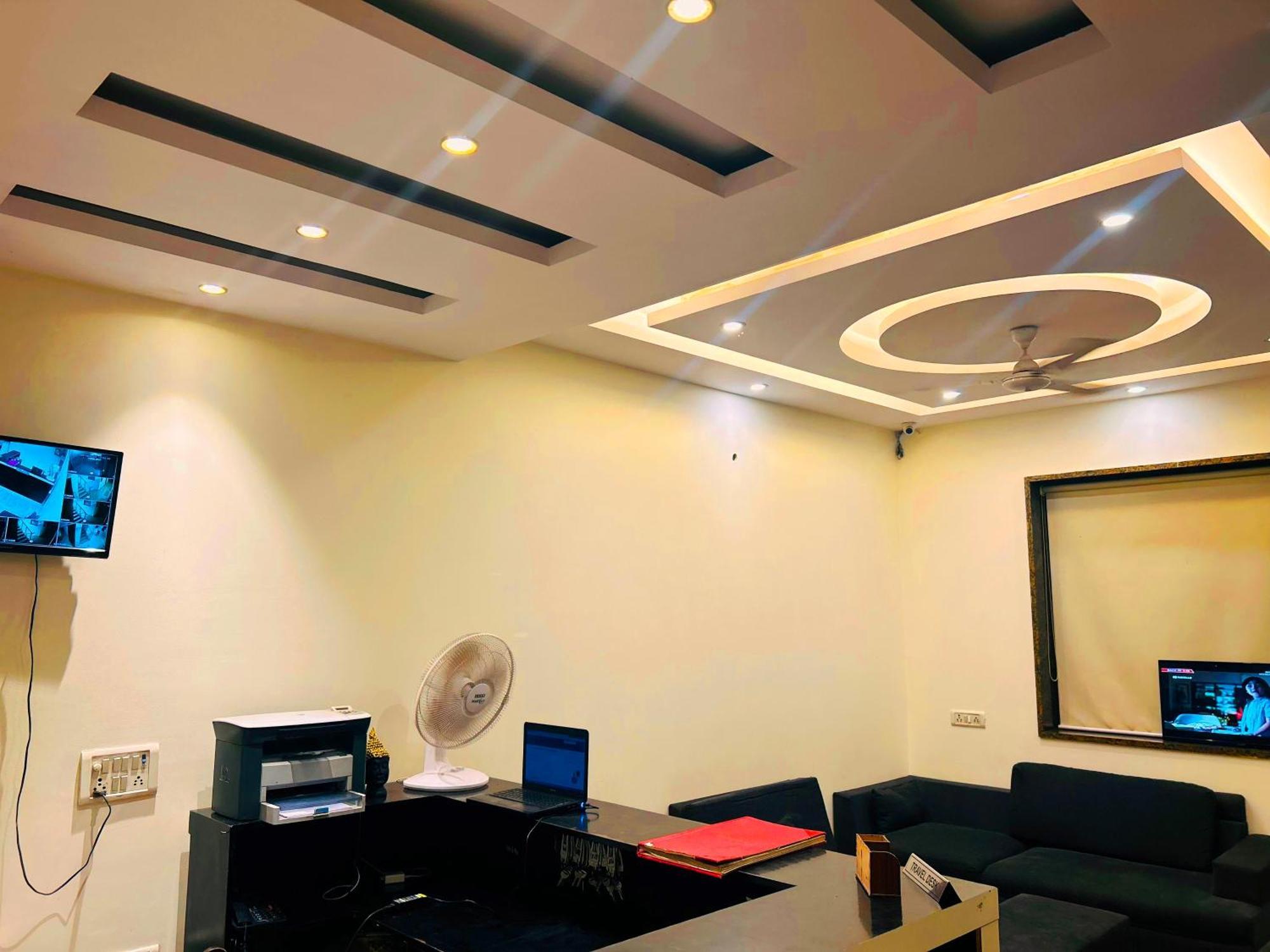 Hotel Aerocity Golden Close To New Delhi Airport 외부 사진