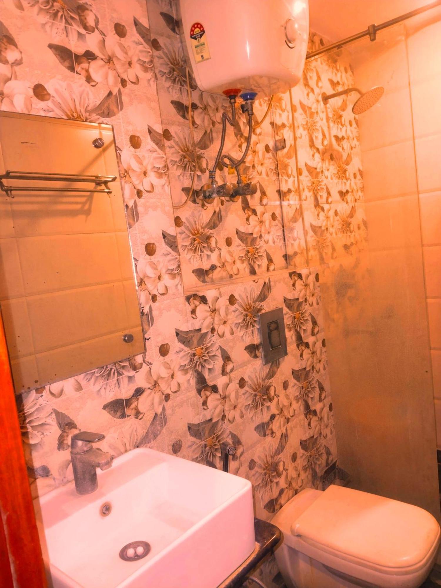 Hotel Aerocity Golden Close To New Delhi Airport 외부 사진
