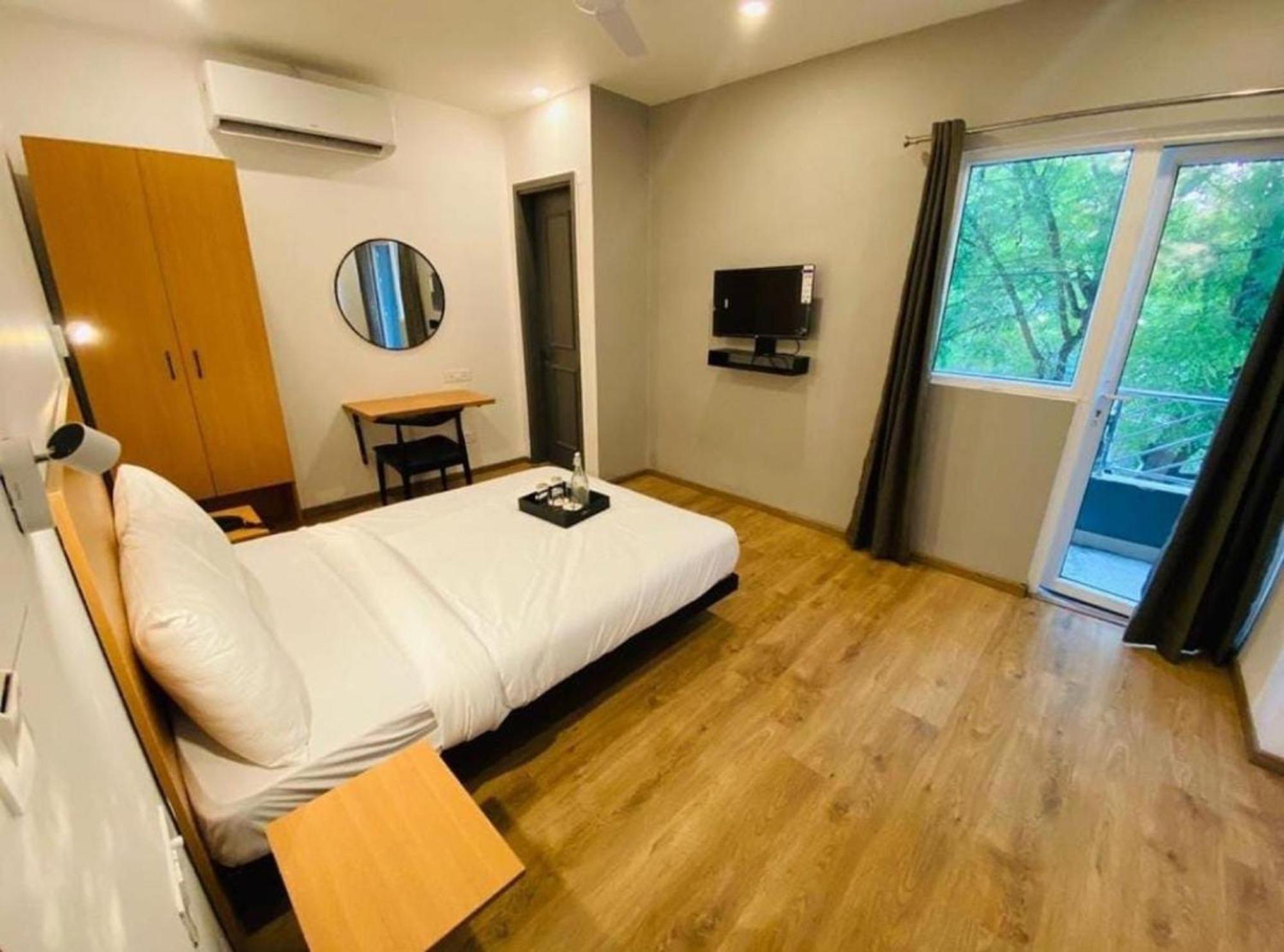 Hotel Aerocity Golden Close To New Delhi Airport 외부 사진
