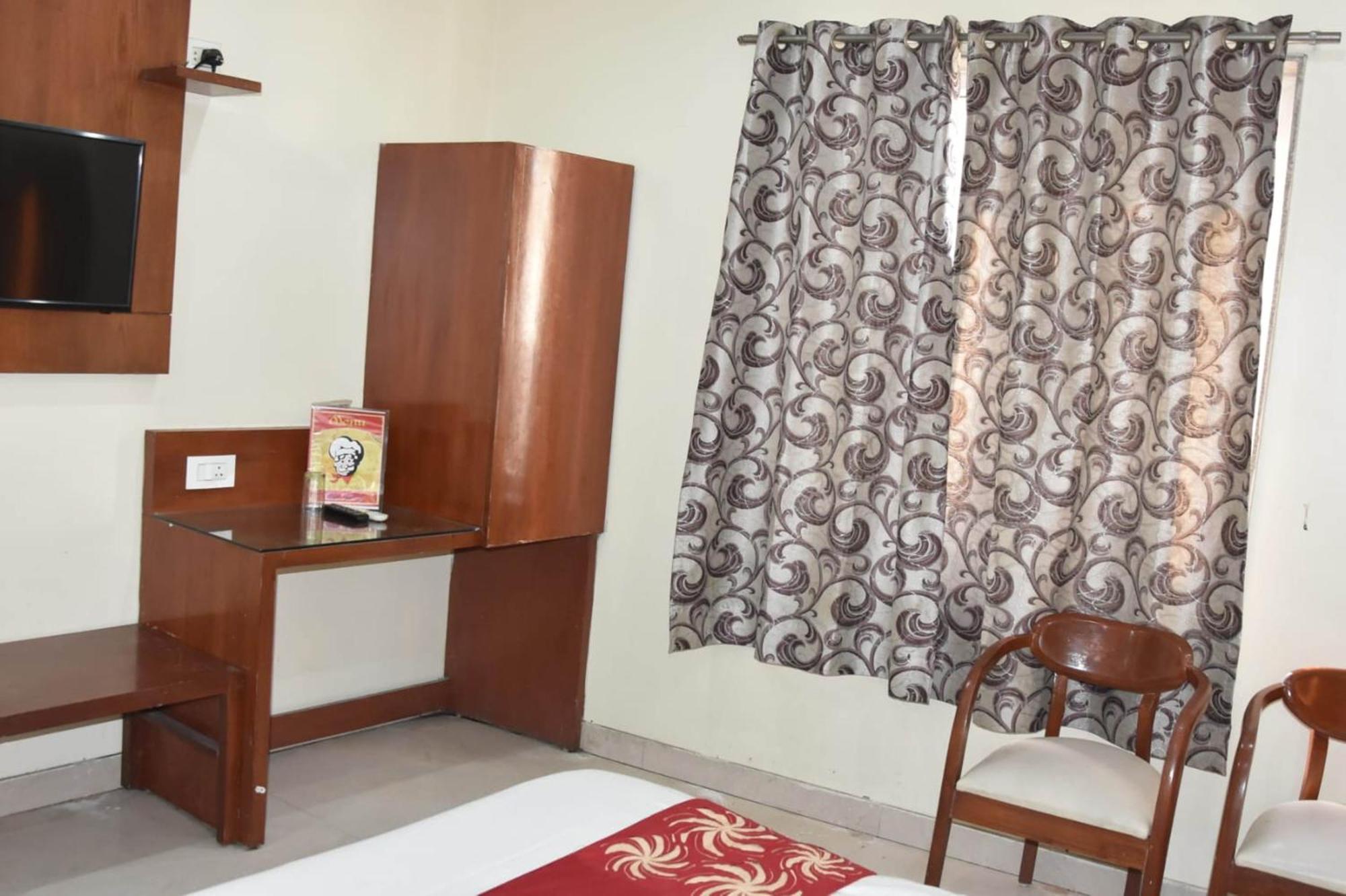 Hotel Aerocity Golden Close To New Delhi Airport 외부 사진